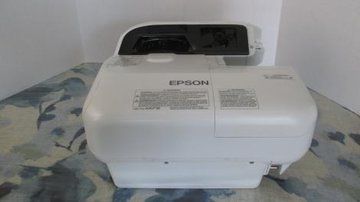 Epson BrightLink Pro 1430Wi test par TechRadar