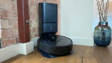 iRobot Roomba i7 reviewed by Tech Advisor