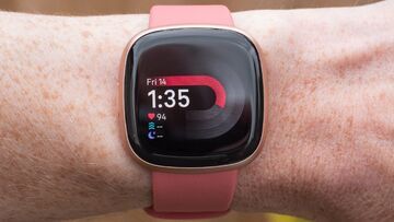 Fitbit Versa 4 reviewed by ExpertReviews