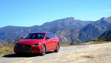 Hyundai Elantra test par TechRadar