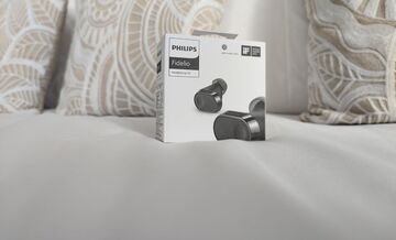 Philips Fidelio T2 reviewed by GadgetGear