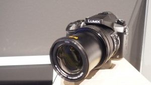 Panasonic Lumix DMC-FZ2000 test par Trusted Reviews