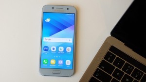 Samsung Galaxy A3 2017 test par Trusted Reviews