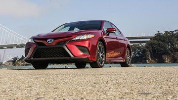 Toyota Camry Hybrid test par CNET USA