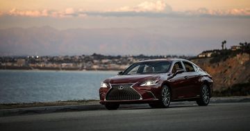 Lexus ES 300h Review