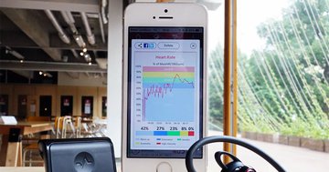 LG Heart Rate Monitor Earphone test par Engadget