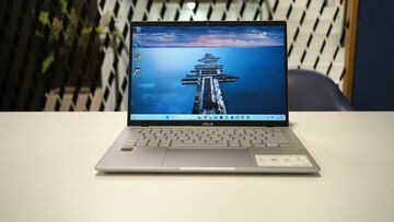Asus VivoBook S14 Review