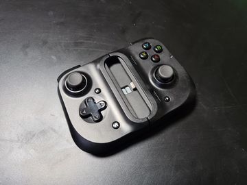 Razer Kishi test par Trusted Reviews Razer Kishi test par Trusted Reviews
