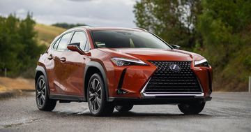 Lexus UX reviewed by CNET USA