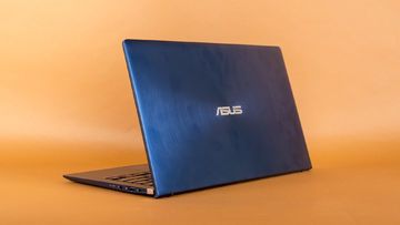 Asus Zenbook 14 UX433 test par ExpertReviews