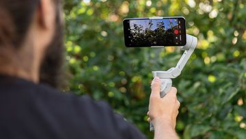 DJI Osmo Mobile 4 test par ExpertReviews