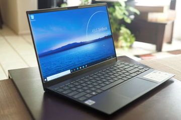 Asus ZenBook 14 UX425 test par DigitalTrends