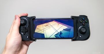 Razer Kishi test par The Verge Razer Kishi test par The Verge