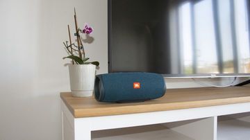 JBL Charge 4 test par ExpertReviews JBL Charge 4 test par ExpertReviews