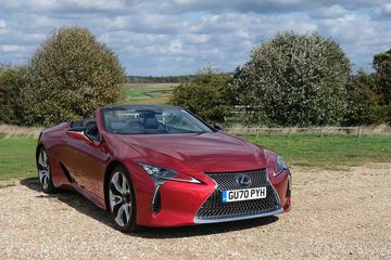 Lexus LC500 test par Pocket-lint Lexus LC500 test par Pocket-lint