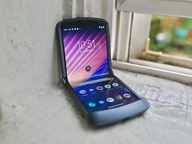 Motorola Razr testé par CNET France Motorola Razr testé par CNET France