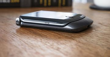 Motorola Razr testé par The Verge Motorola Razr testé par The Verge