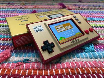 Nintendo Game & Watch: Super Mario Bros testé par Stuff Nintendo Game & Watch: Super Mario Bros testé par Stuff