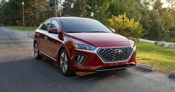 Hyundai Ioniq Hybrid reviewed by CNET USA