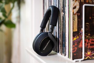 Bowers & Wilkins PX7 reviewed by PCWorld.com