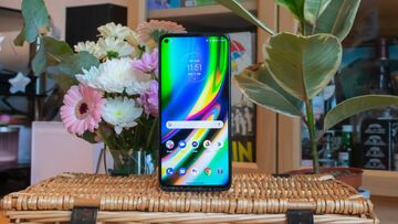 Motorola Moto G9 Plus test par ExpertReviews