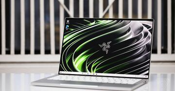 Razer Book 13 test par The Verge