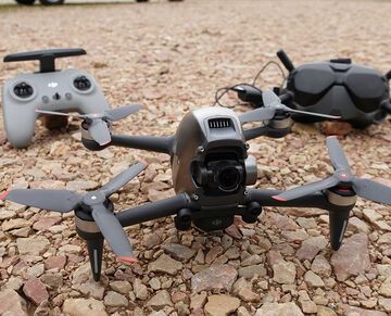 DJI FPV Review: 16 Ratings, Pros and Cons