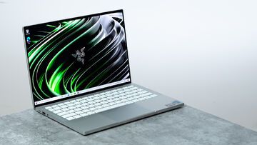 Razer Book 13 test par ExpertReviews