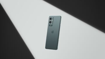 OnePlus 9 Pro reviewed by L&B Tech