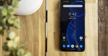 Asus Zenfone 8 test par The Verge