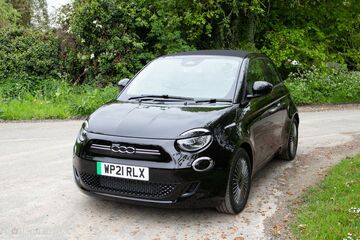 Fiat 500e test par Pocket-lint