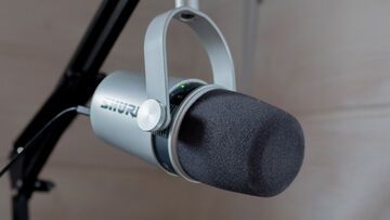 Shure MV7 testé par ExpertReviews Shure MV7 testé par ExpertReviews