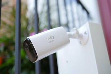 Eufy SoloCam E40 Review: 4 Ratings, Pros and Cons