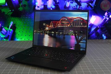 Lenovo Thinkpad X1 Carbon test par Ubergizmo