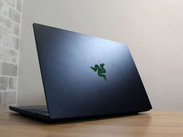 Razer Blade 14 test par Stuff Razer Blade 14 test par Stuff