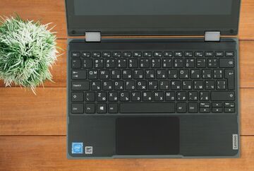 Lenovo 300e reviewed by LaptopMedia