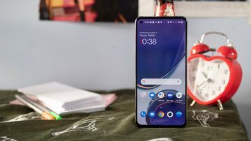 OnePlus 8T test par ExpertReviews OnePlus 8T test par ExpertReviews