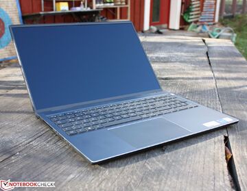 Dell Inspiron 16 Plus 7610 test par NotebookCheck