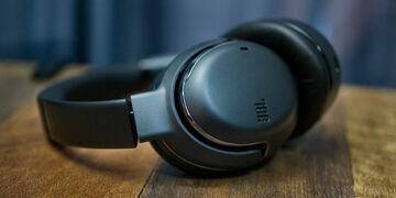 JBL Tour One reviewed by MUO