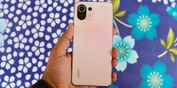 Xiaomi Mi 11 Lite reviewed by MUO