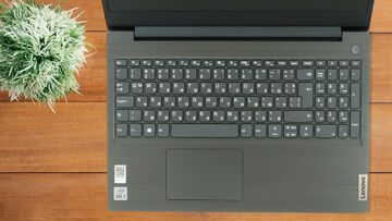 Lenovo V15 test par LaptopMedia