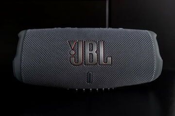 JBL Charge 5 test par DigitalTrends