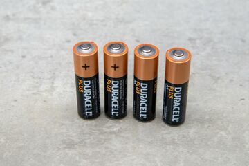 Test Duracell Plus AA Test Duracell Plus AA