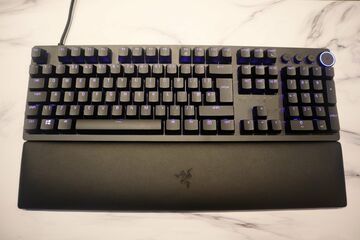 Razer Huntsman V2 testé par Trusted Reviews Razer Huntsman V2 testé par Trusted Reviews