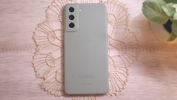 Samsung Galaxy S21 FE test par Laptop Mag