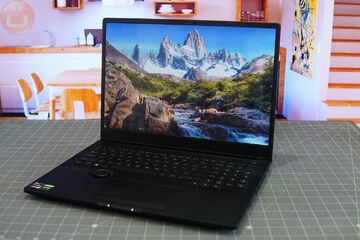 Asus ProArt Studiobook 16 reviewed by Ubergizmo