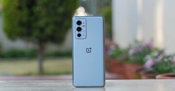 OnePlus 9RT reviewed by GadgetByte