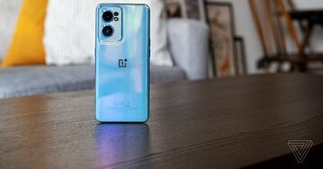 OnePlus Nord CE 2 testé par The Verge OnePlus Nord CE 2 testé par The Verge