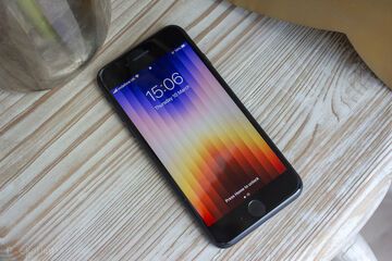 Apple iPhone SE - 2022 reviewed by Pocket-lint