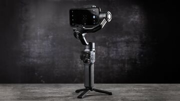 Zhiyun Smooth 5 testé par ExpertReviews Zhiyun Smooth 5 testé par ExpertReviews